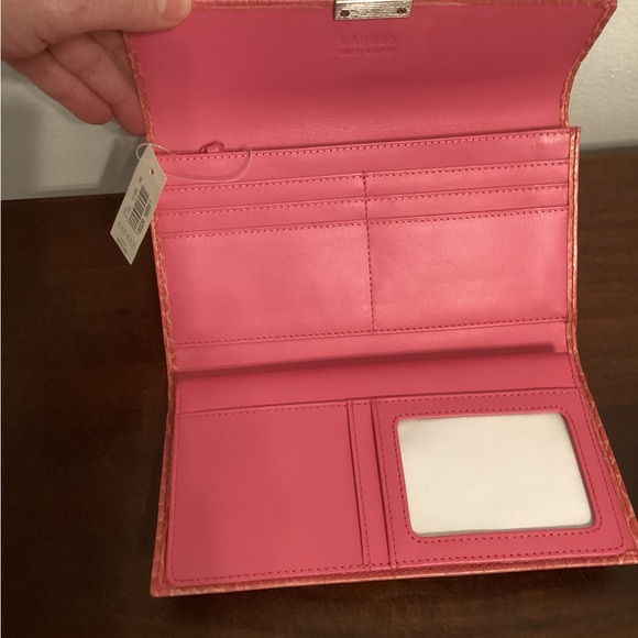 Lauren Ralph Lauren NWT Large Pink Embossed Leather Ladies Wallet & Checkbook Cv - Picture 5 of 11